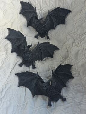 Set of 3 Decorative Bat Wall Hooks — Black